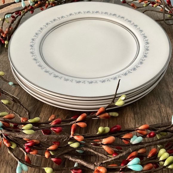 Set of Royal Doulton Bread Plate Tiara 6.5โ English Fine Bone China - Picture 2 of 6